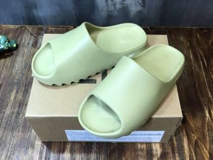 Replica Adidas Yeezy Slipper For Men #ADYZS00066