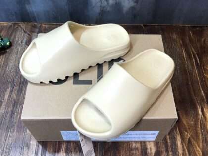 Replica Adidas Yeezy Slipper For Men #ADYZS00068