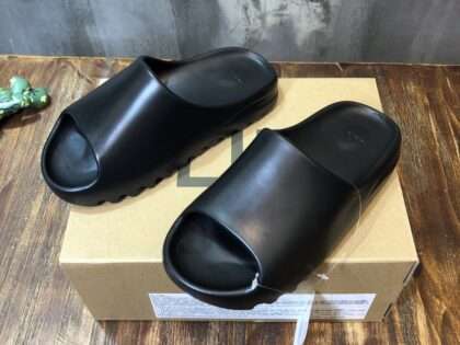 Replica Adidas Yeezy Slipper For Men #ADYZS00069