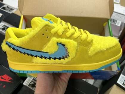 Replica Nike SB Dunk Low Sneakers Yellow Bear #NLD022