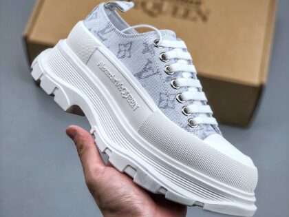 Replica Alexander McQueen Tread Slick Low Lace Up Sneakers