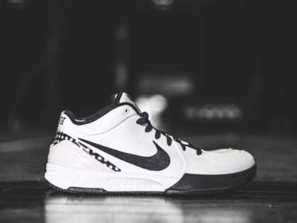 Replica Nike Kobe 4 Protro Gigi White/White-Black-Metallic Gold
