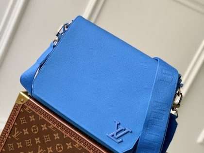 Replica LV Takeoff Messenger Aerogram Men's Bags M22505