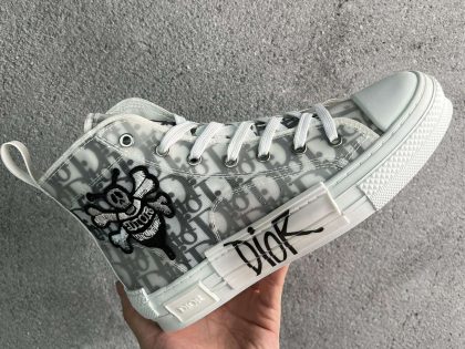 Replica Dior B23 HIGH-TOP SNEAKER Black And White Oblique Canvas Bee Embroidery Patch