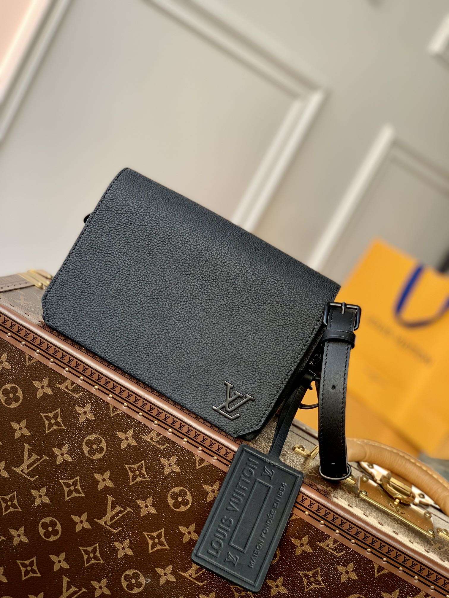 Wholesale Louis Vuitton Fastline Wearable Wallet M82085 Yellow