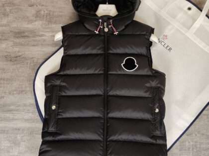 FashionReps Moncler Vanoise  Hooded Gilet Down Vest in Black